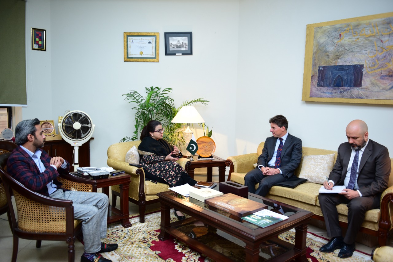 SAPM Shaza Fatima Khawaja met with Ambassador of Argentina to Pakistan Mr. Leopoldo Fransisco Sahores۔ Discussions took place on the Football Talent Hunt Program, which is going to be held in the coming months, in which Male and female players will be given equal opportunities to play in the football talent hunt Program. 